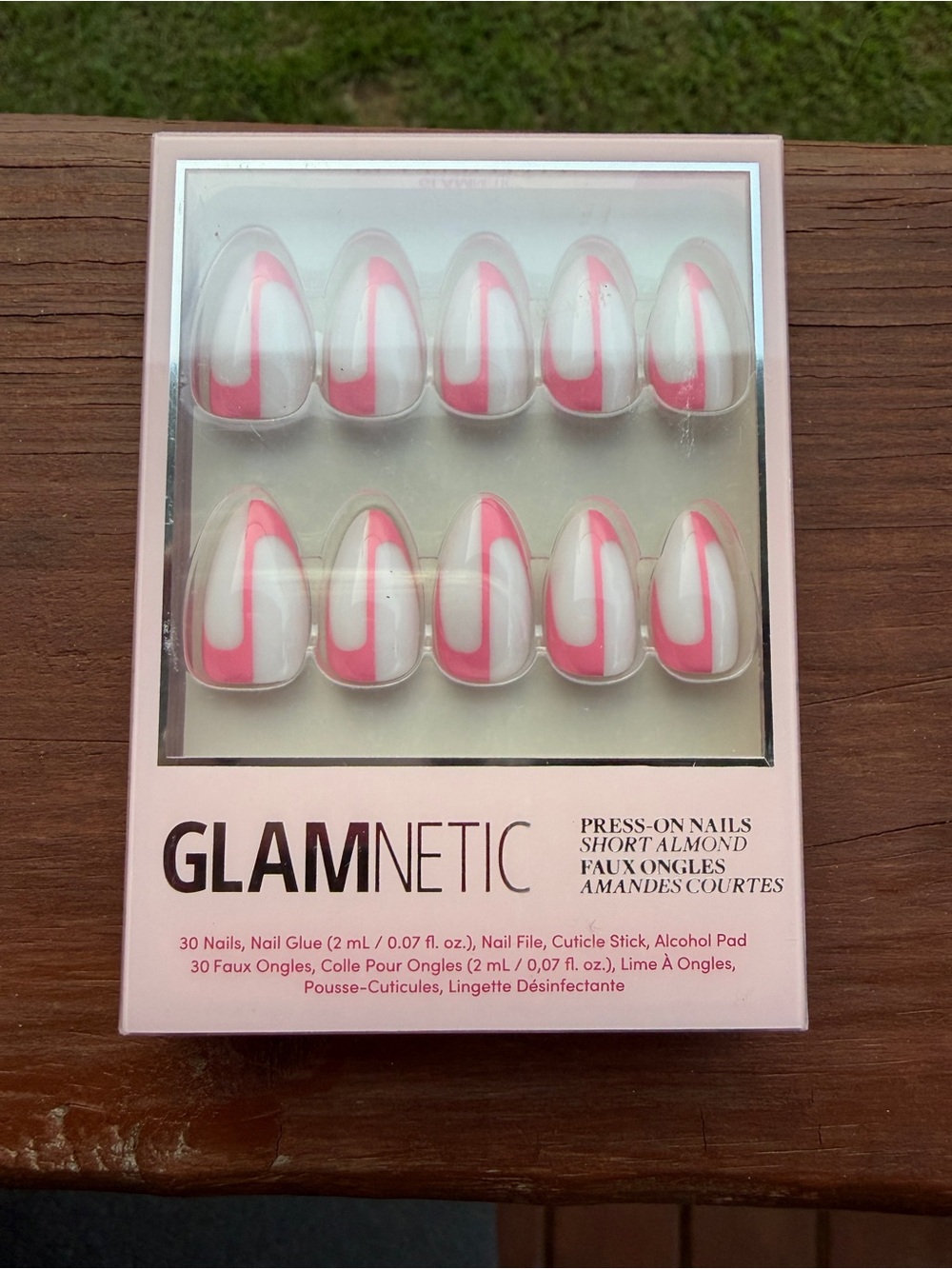 Glamnetic Nails in White & Pink